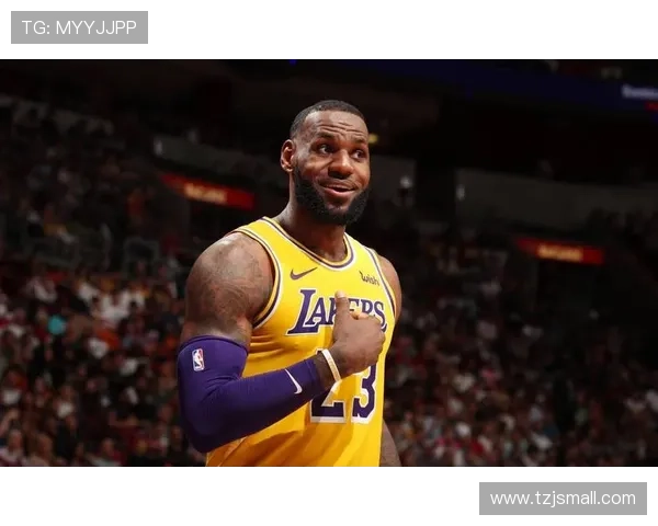 詹姆斯在防守端的组织能力出色但轮转时机偶尔迟缓 詹姆斯在防守端的组织能力出色但轮转时机偶尔迟缓